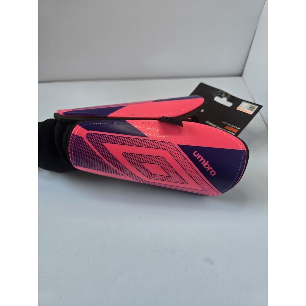 Umbro Junior Stirrup Soccer Shinguards 4' 7"- 5' 3" Brand New in Package Soccer!